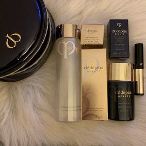 Cle de Peau set